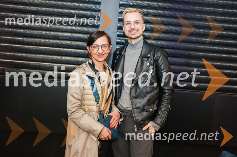  Jagoda Đorđević, agencija Pepermint PR;  David Hojnik, modni oblikovalec DH fashionEkskluzivna predstavitev zbirateljske kolekcije oblačil, ustvarjene iz ikoničnih nogometnih dresov