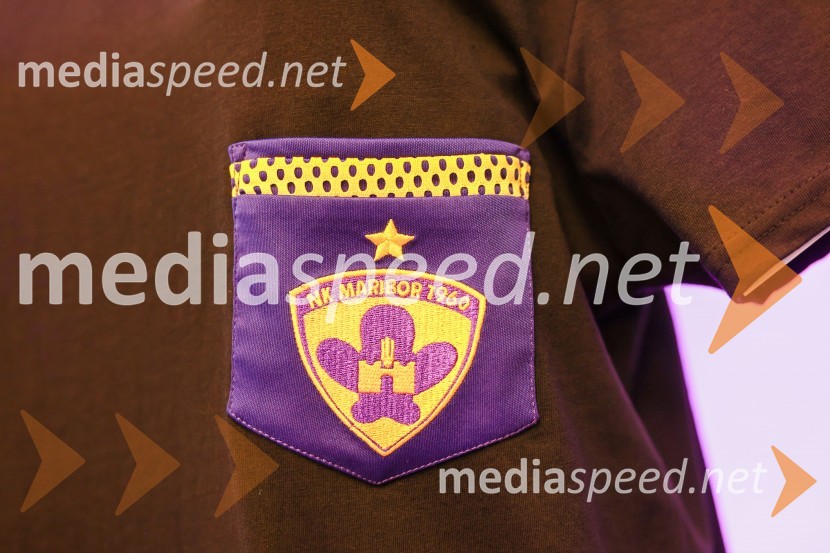 Ekskluzivna predstavitev zbirateljske kolekcije oblačil, ustvarjene iz ikoničnih nogometnih dresov