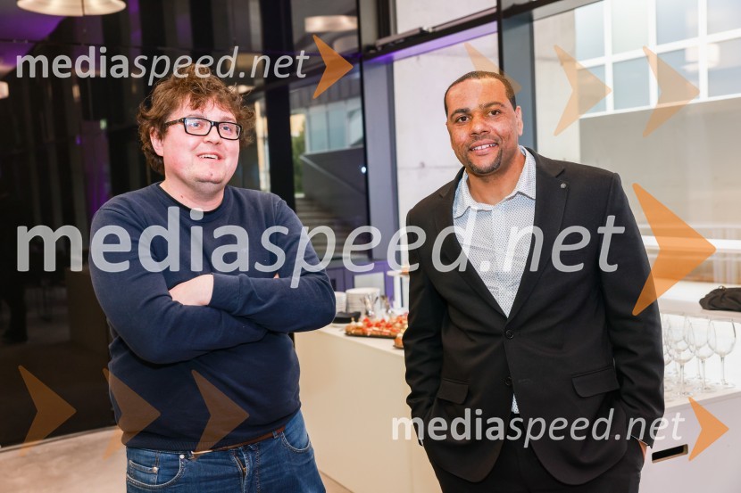  Jaša Lorenčič, novinar;  Marcos  Tavares, nekdanji nogometaš, NK MariborEkskluzivna predstavitev zbirateljske kolekcije oblačil, ustvarjene iz ikoničnih nogometnih dresov