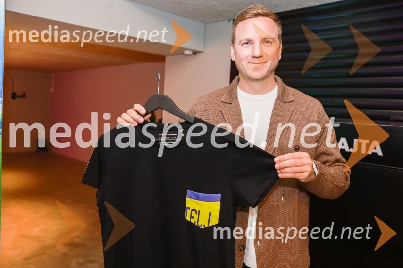  Aleš Mertelj, nekdanji nogometaš, NK MariborEkskluzivna predstavitev zbirateljske kolekcije oblačil, ustvarjene iz ikoničnih nogometnih dresov