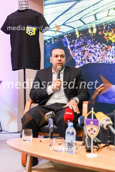  Marcos  Tavares, nekdanji nogometaš, NK MariborEkskluzivna predstavitev zbirateljske kolekcije oblačil, ustvarjene iz ikoničnih nogometnih dresov