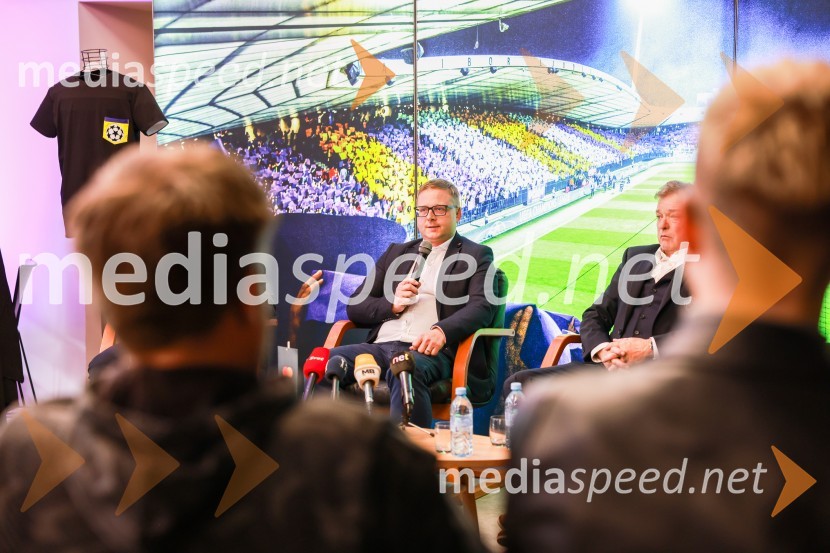  Aleš Petejan, direktor marketinga, MastercardEkskluzivna predstavitev zbirateljske kolekcije oblačil, ustvarjene iz ikoničnih nogometnih dresov