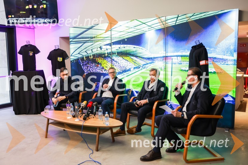  Goran Radinovič, direktor, agencija Aritmija;  Aleš Petejan, direktor marketinga, Mastercard;  Bojan Ban, direktor NK Maribor;  Stipe Jerić, direktor MariboxEkskluzivna predstavitev zbirateljske kolekcije oblačil, ustvarjene iz ikoničnih nogometnih dresov