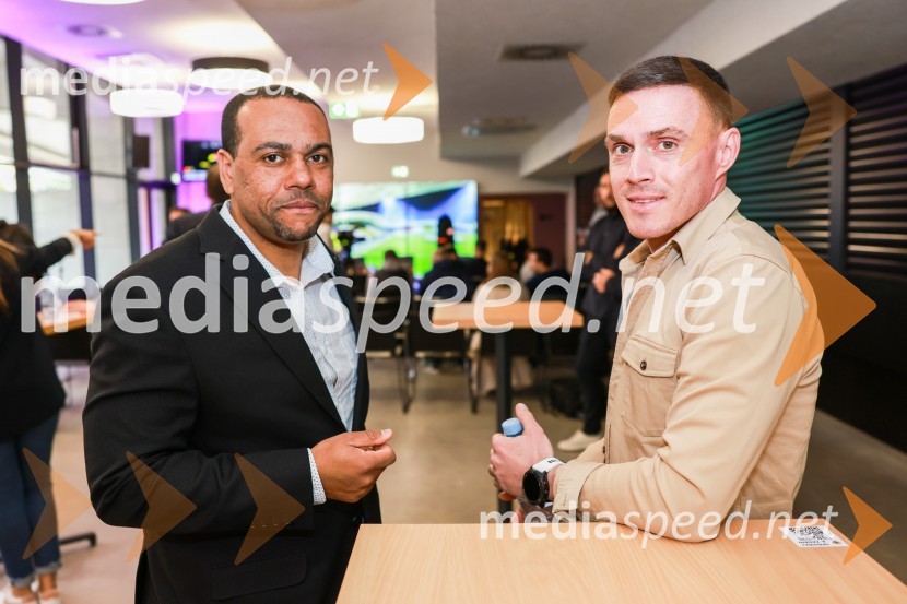  Marcos  Tavares, nekdanji nogometaš, NK Maribor;  Aleš Mejač, nekdanji nogometaš, NK MariborEkskluzivna predstavitev zbirateljske kolekcije oblačil, ustvarjene iz ikoničnih nogometnih dresov