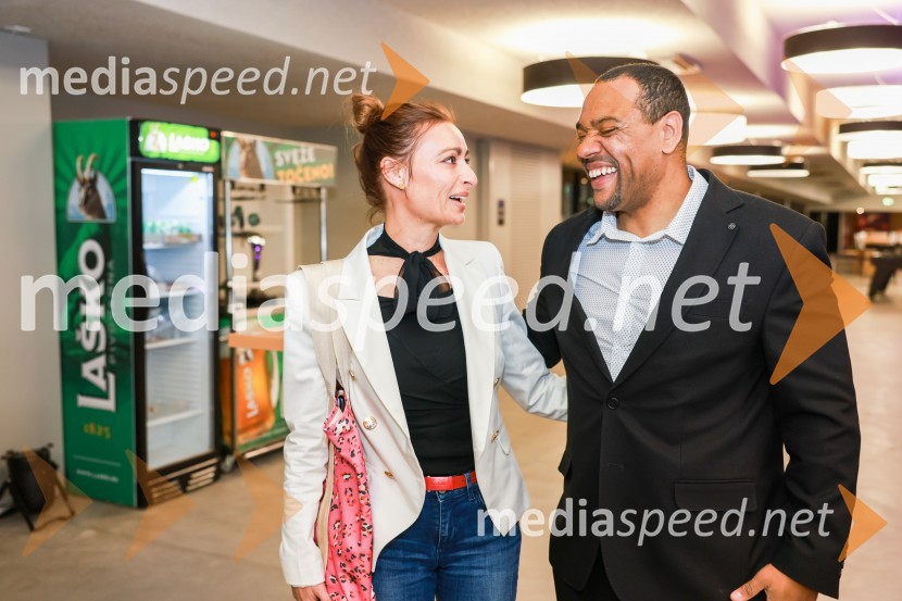  Sara Bosnić , vodja marketinga, Maribor 24.si;  Marcos  Tavares, nekdanji nogometaš, NK MariborEkskluzivna predstavitev zbirateljske kolekcije oblačil, ustvarjene iz ikoničnih nogometnih dresov