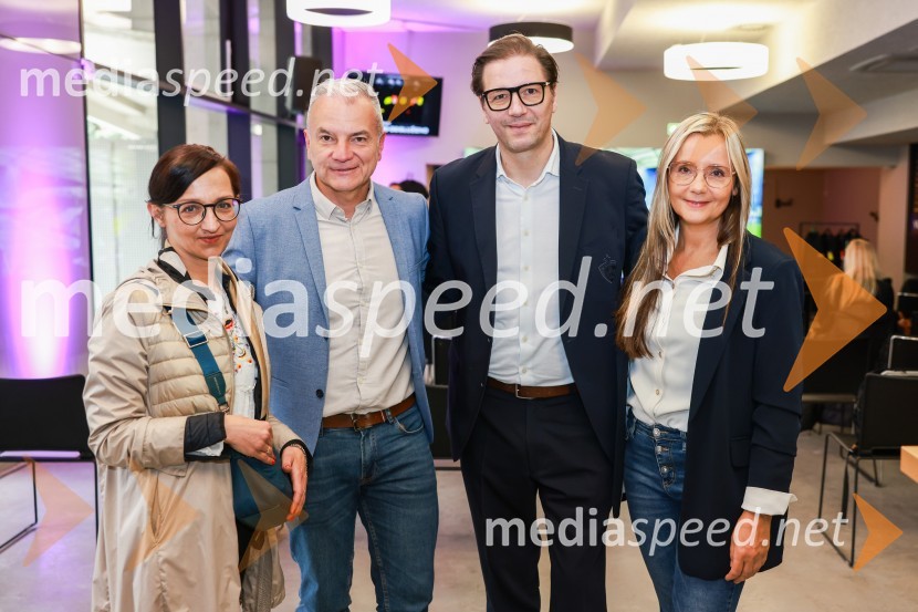  Jagoda Đorđević, agencija Pepermint PR;  Željko Latin, predstavnik za odnose z javnostmi, NK Maribor;  Stipe Jerić, direktor Maribox;  Duška  Žolger, Pepermint PREkskluzivna predstavitev zbirateljske kolekcije oblačil, ustvarjene iz ikoničnih nogometnih dresov