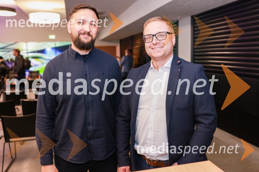  Goran Radinovič, direktor, agencija Aritmija;  Aleš Petejan, direktor marketinga, MastercardEkskluzivna predstavitev zbirateljske kolekcije oblačil, ustvarjene iz ikoničnih nogometnih dresov