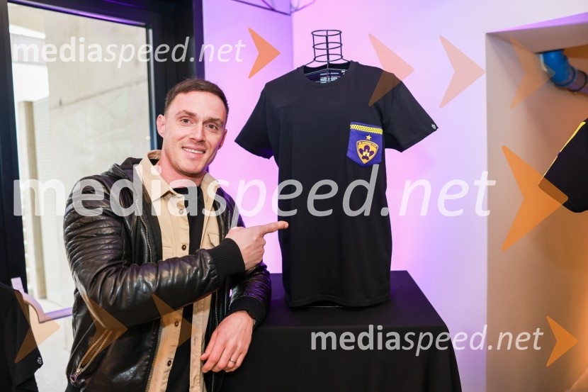  Aleš Mejač, nekdanji nogometaš, NK MariborEkskluzivna predstavitev zbirateljske kolekcije oblačil, ustvarjene iz ikoničnih nogometnih dresov