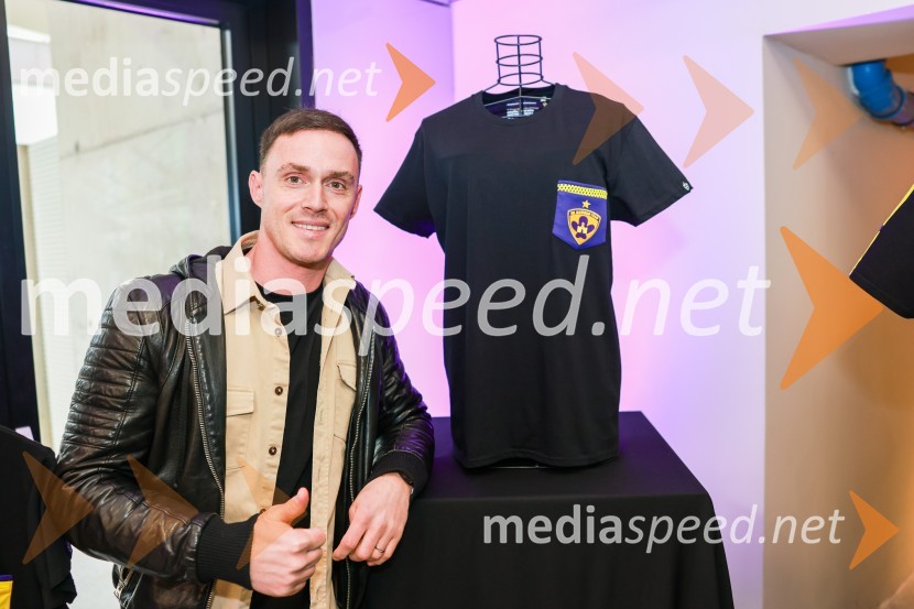  Aleš Mejač, nekdanji nogometaš, NK MariborEkskluzivna predstavitev zbirateljske kolekcije oblačil, ustvarjene iz ikoničnih nogometnih dresov