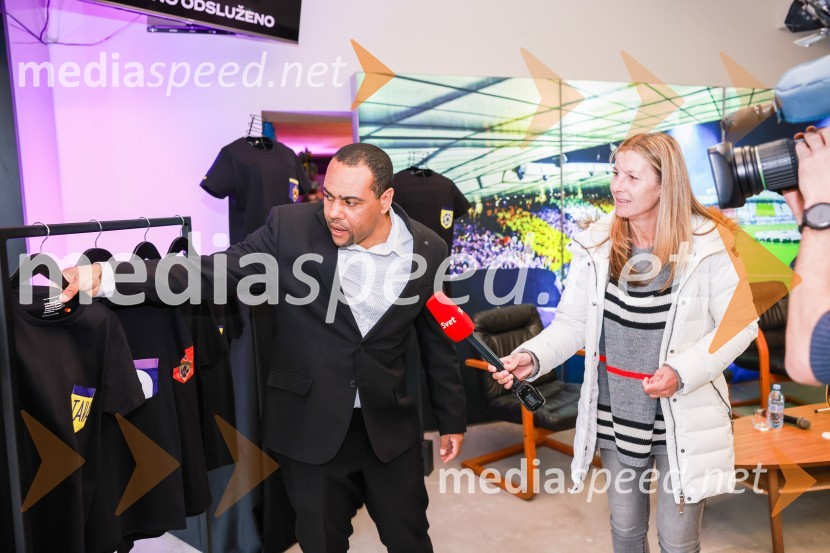  Marcos  Tavares, nekdanji nogometaš, NK Maribor;  Mojca Hanžič, novinarkaEkskluzivna predstavitev zbirateljske kolekcije oblačil, ustvarjene iz ikoničnih nogometnih dresov