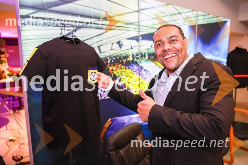  Marcos  Tavares, nekdanji nogometaš, NK MariborEkskluzivna predstavitev zbirateljske kolekcije oblačil, ustvarjene iz ikoničnih nogometnih dresov