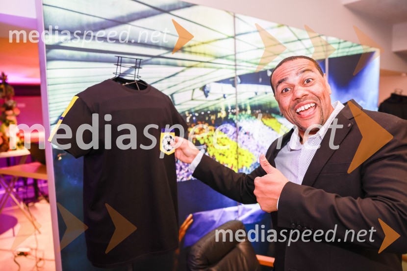  Marcos  Tavares, nekdanji nogometaš, NK MariborEkskluzivna predstavitev zbirateljske kolekcije oblačil, ustvarjene iz ikoničnih nogometnih dresov