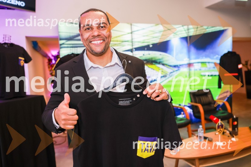  Marcos  Tavares, nekdanji nogometaš, NK MariborEkskluzivna predstavitev zbirateljske kolekcije oblačil, ustvarjene iz ikoničnih nogometnih dresov