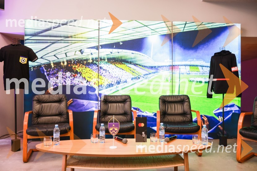 Ekskluzivna predstavitev zbirateljske kolekcije oblačil, ustvarjene iz ikoničnih nogometnih dresov