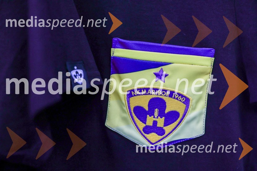 Ekskluzivna predstavitev zbirateljske kolekcije oblačil, ustvarjene iz ikoničnih nogometnih dresov