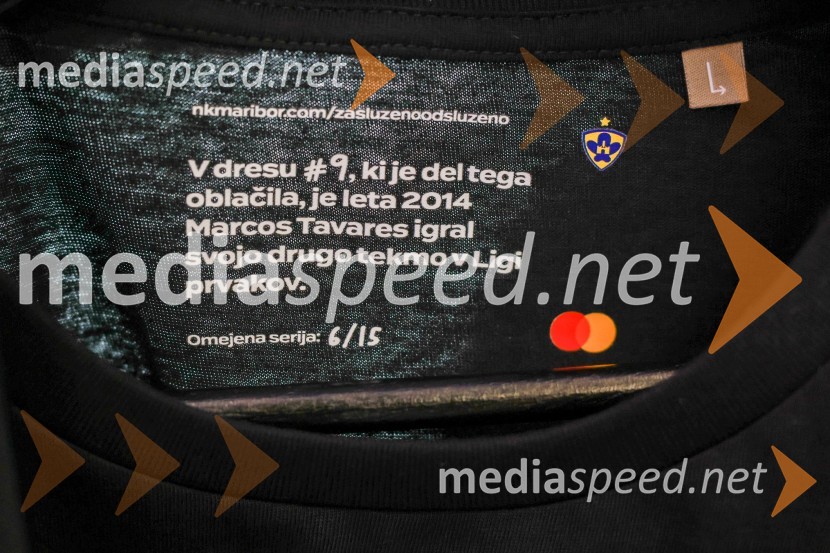 Ekskluzivna predstavitev zbirateljske kolekcije oblačil, ustvarjene iz ikoničnih nogometnih dresov