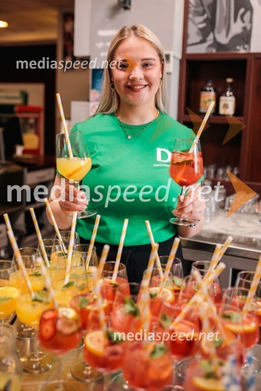 Deichmann na retro zabavi predstavil modne trende za pomlad/poletje