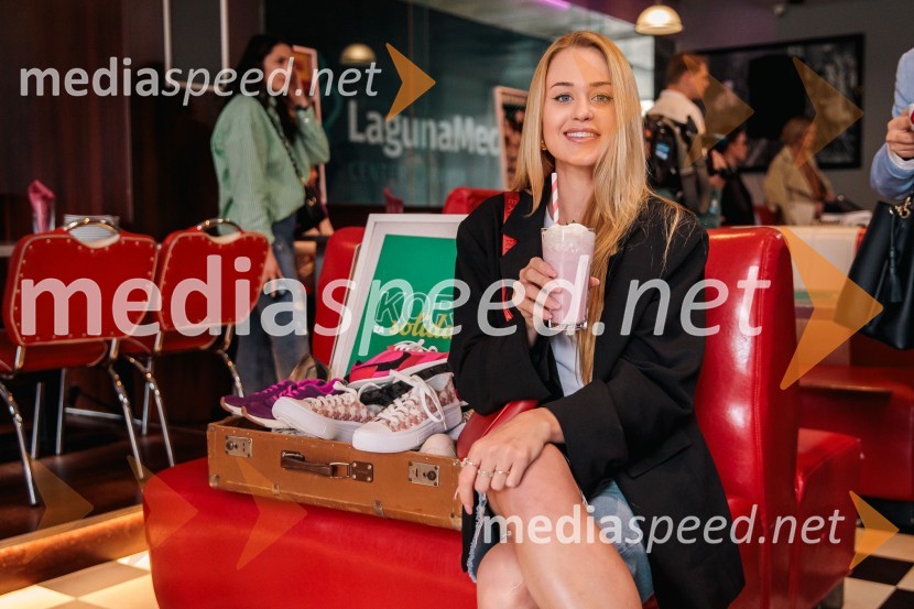  Sara Vrečko, kandidatka za Miss športa Slovenije 2018Deichmann na retro zabavi predstavil modne trende za pomlad/poletje