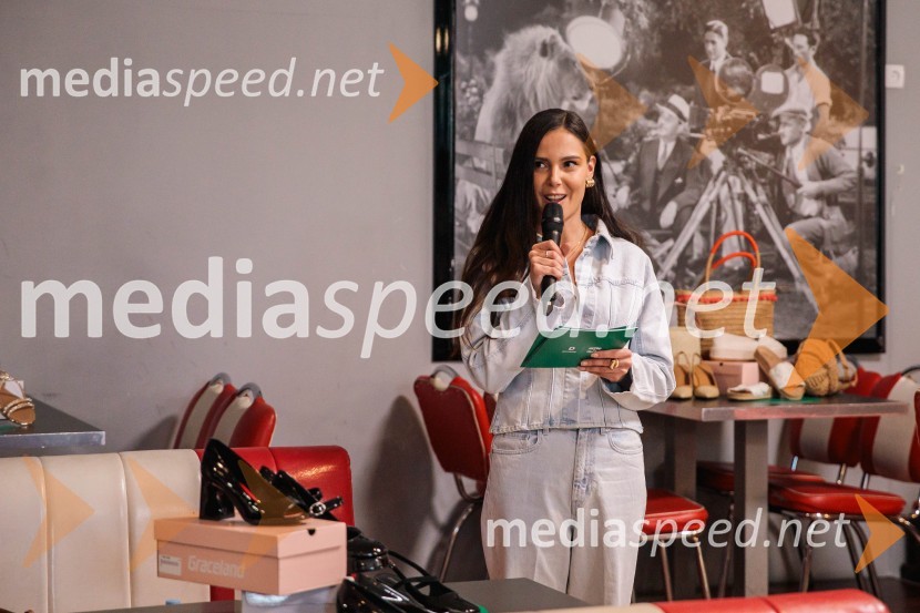  Ula  Furlan, igralka, voditeljica, vodja stikov z javnostmi Kina ŠiškaDeichmann na retro zabavi predstavil modne trende za pomlad/poletje