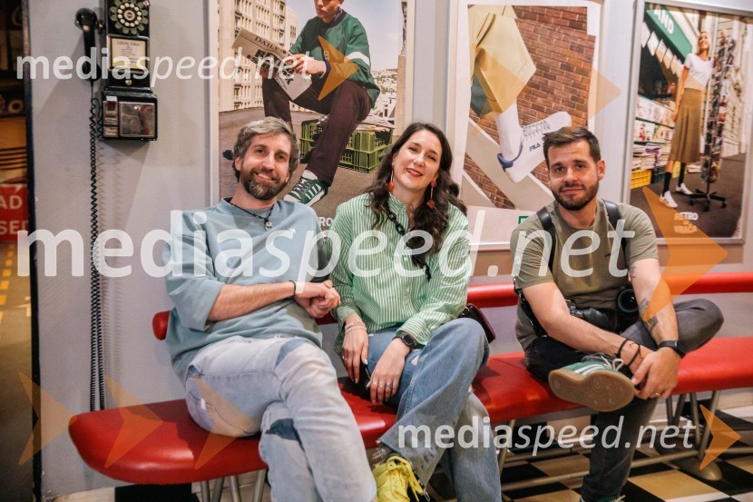  ... ;  Ema Knez, agencija Pristop;  ... Deichmann na retro zabavi predstavil modne trende za pomlad/poletje