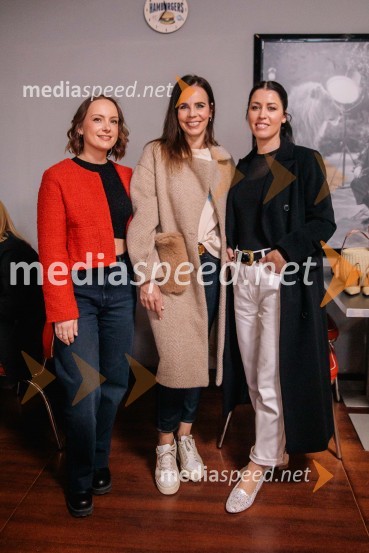  Nataša Frančič, modna novinarka;  Lorella Flego, voditeljica;  Lucija Tomše, modna novinarkaDeichmann na retro zabavi predstavil modne trende za pomlad/poletje