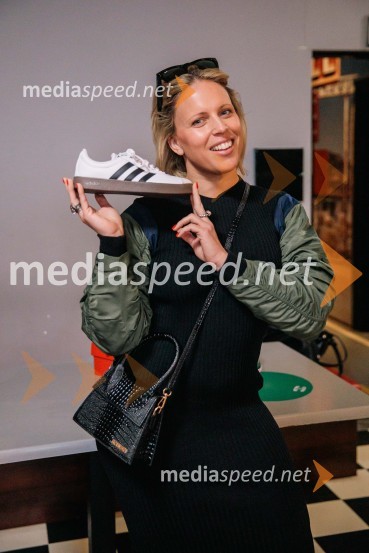  Manja Stević, voditeljica, Jutro na PlanetuDeichmann na retro zabavi predstavil modne trende za pomlad/poletje