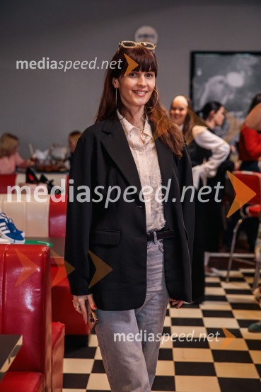 Deichmann na retro zabavi predstavil modne trende za pomlad/poletje