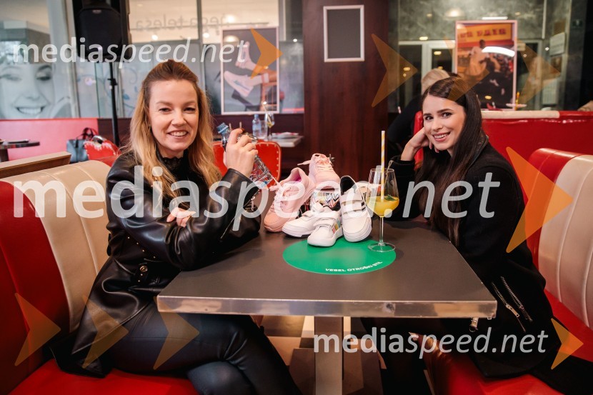  Taya Damjan, pevka;  ... Deichmann na retro zabavi predstavil modne trende za pomlad/poletje