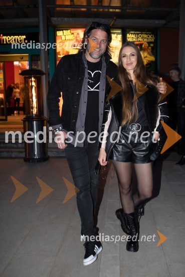  Matevž Šalehar - Hamo, glasbenik;  Tara Zupančič, voditeljicaPremiera predstave Notranji pir v SiTi Teatru BTC