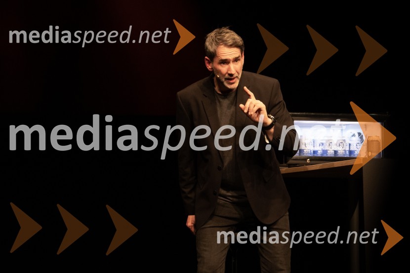  Miha Šalehar, radijski voditelj, kolumnistPremiera predstave Notranji pir v SiTi Teatru BTC