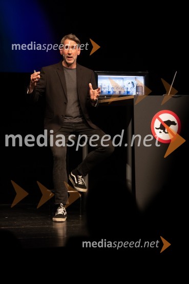  Miha Šalehar, radijski voditelj, kolumnistPremiera predstave Notranji pir v SiTi Teatru BTC