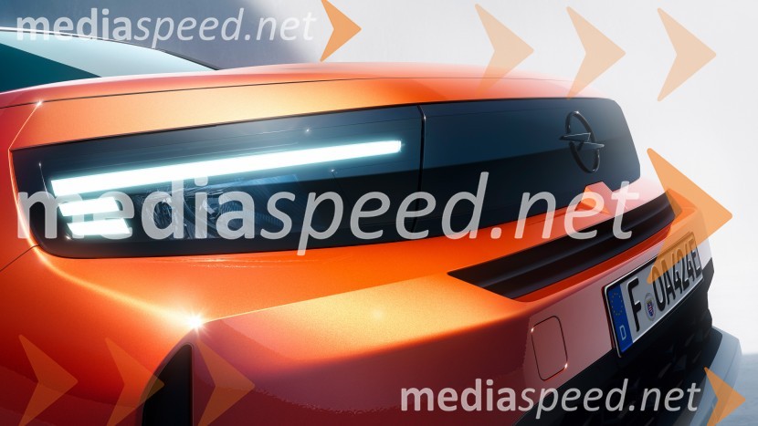 Nova Opel Frontera: prostoren in zabaven SUV, na voljo tudi s povsem električnim  pogonom