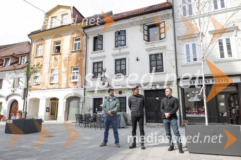  Anže Šinkovec, predsednik Krajevne skupnosti Center;  Matjaž Rakovec, župan Mestne občine Kranj;  Klemen Malovrh, direktor, Zavod za turizem KranjNova drevesa za zeleni Kranj