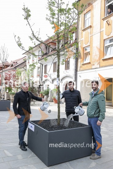  Klemen Malovrh, direktor, Zavod za turizem Kranj;  Matjaž Rakovec, župan Mestne občine Kranj;  Anže Šinkovec, predsednik Krajevne skupnosti CenterNova drevesa za zeleni Kranj