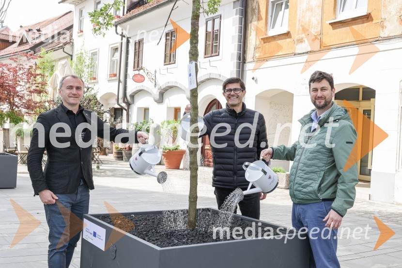  Klemen Malovrh, direktor, Zavod za turizem Kranj;  Matjaž Rakovec, župan Mestne občine Kranj;  Anže Šinkovec, predsednik Krajevne skupnosti CenterNova drevesa za zeleni Kranj