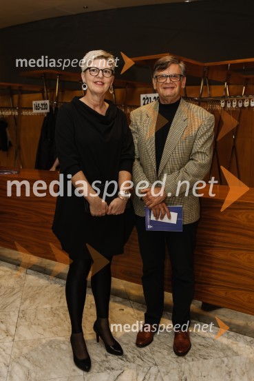  Mirjam Drnovšček, direktorica, SNG Nova Gorica;  Marjan Zahar, član Sveta SNG Nova GoricaMnogo hrupa za nič, premiera komedije v SNG Nova Gorica