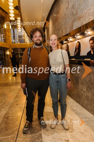  Luka Marcen, režiser;  Lara Ekar Grlj, koreografinjaMnogo hrupa za nič, premiera komedije v SNG Nova Gorica