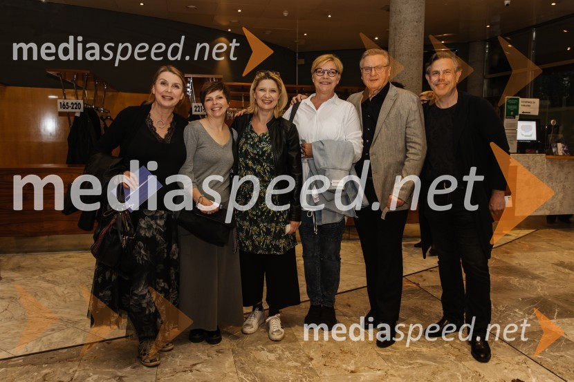  Darja Reichman, igralka;  Vesna  Slapar, igralka;  Vesna Pernarčič, igralka;  ... ;  Dušan Mlakar, režiser;  Daniel  Dan Malalan, igralecMnogo hrupa za nič, premiera komedije v SNG Nova Gorica