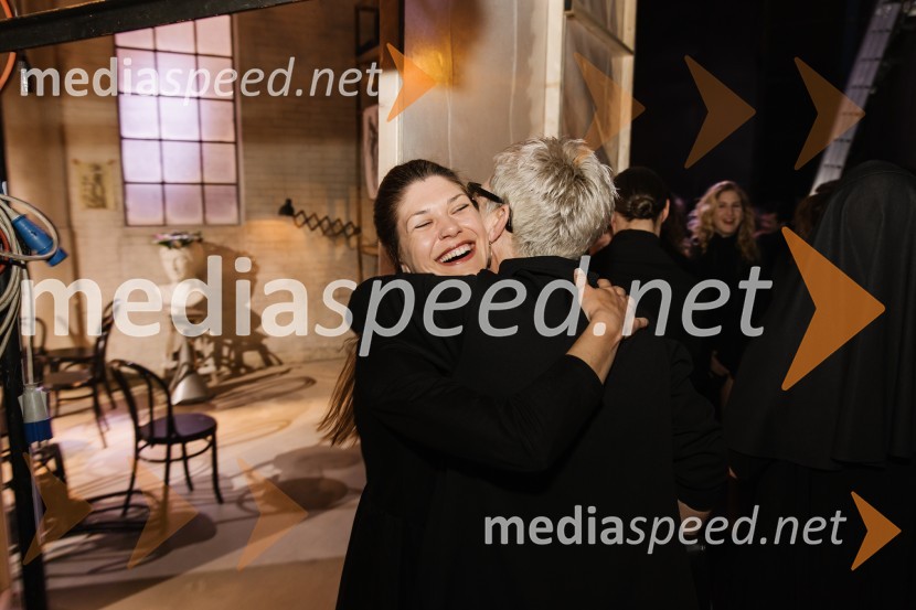  Anja Pišot, lektorica SNG Nova Gorica;  Mirjam Drnovšček, direktorica, SNG Nova GoricaMnogo hrupa za nič, premiera komedije v SNG Nova Gorica