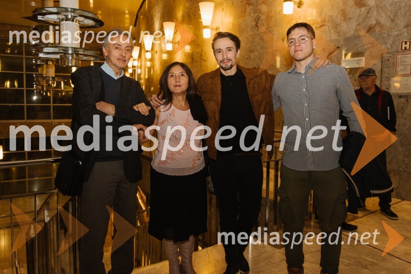  ... ;  ... ;  Jure Kopušar, igralec;  ... Mnogo hrupa za nič, premiera komedije v SNG Nova Gorica