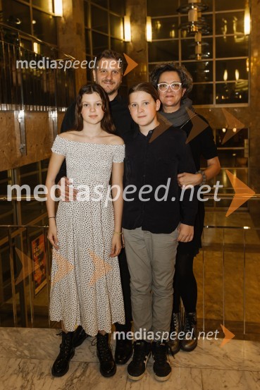  ... ;  Marko Bratuš, umetniški vodja SNG Nova Gorica;  ... ;  ... Mnogo hrupa za nič, premiera komedije v SNG Nova Gorica