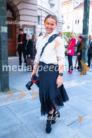  Darja Štravs Tisu, radijska voditeljica, glasbenica in fotografinjaLa Bohème, premiera opere v SNG Opera in balet