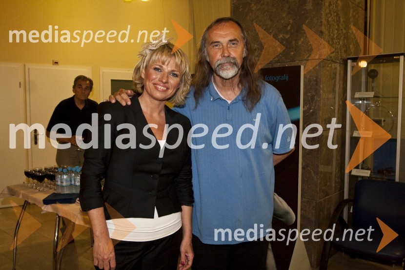 Romana Krajnčan, šansonjerka in Dragan Bulič, glasbeni urednik Radia SlovenijaFestival Slovenskega šansona 2009