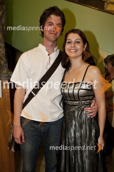 Iva Stanič, šansonjerka s fantomFestival Slovenskega šansona 2009