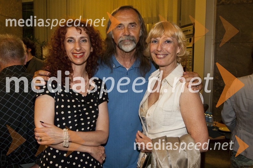 Vita Mavrič, šansonjerka, Dragan Bulič, glasbeni urednik Radia Slovenija in Meri Avsenak, pevka in nekdanja glasbena uredica Radia SlovenijaFestival Slovenskega šansona 2009