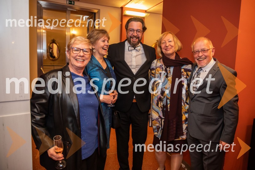  Lea Hedžet, glasbena urednica, Radio Koper;  Darja Korez Korenčan, novinarka TV Slovenija;  Marko  Hribernik, dirigent, umetniški direktor opere;  Mojca Menart, ZKP RTV Slovenija;  Ivan Pal, nekdanji poslovni vodja programa ljubljanske OpereLa Bohème, premiera opere v SNG Opera in balet