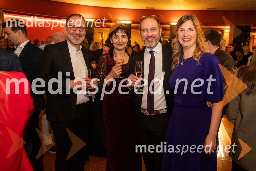  Frederic Roels, režiser;  Simona Pinter, asistenka režiserja;   Lionel Lesire, scenograf in kostumograf;  Barbara Čepirlo Čičigoj, odnosi z javnostjo Opera in Balet LjubljanaLa Bohème, premiera opere v SNG Opera in balet