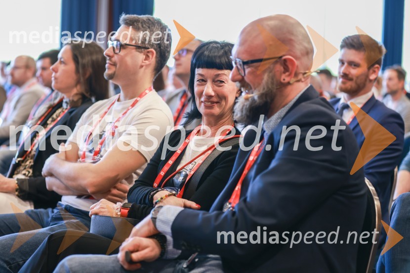  Tamara Cej, prodajna svetovalka, Business Solutions; dr. Nikolaos Dimitriadis, Optimal HR GroupBS Talks – konferenca o digitalizaciji