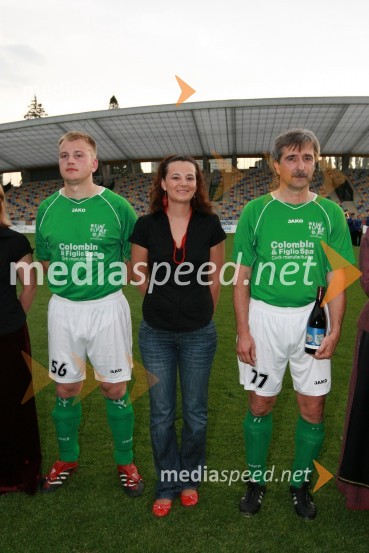 Andreas Stigler, član Vinske reprezentance Nemčije - Weinelf, Svetlana Širec, Vinska kraljica Slovenije 2008 in Lothar Böhm, trener Vinske reprezentance Nemčije - WeinelfMednarodna nogometna tekma med vinsko reprezentanco Slovenije in vinsko reprezentanco Nemčije