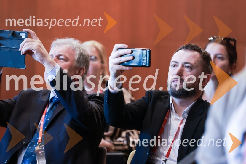  Perica Jerković, stand-up komikBS Talks – konferenca o digitalizaciji